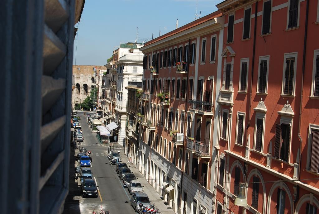 Su Al Celio - Colosseo * Rome